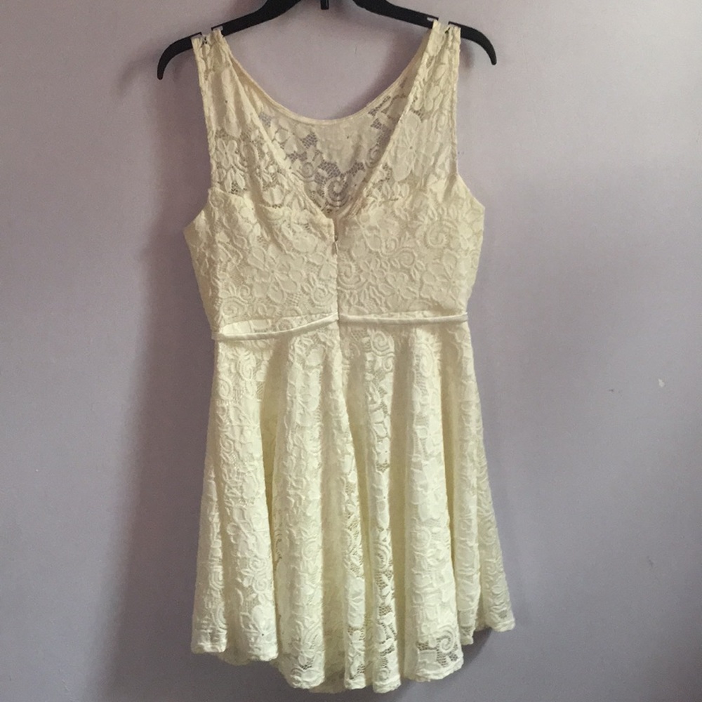 White flower pattern dress - Picture 2 of 3